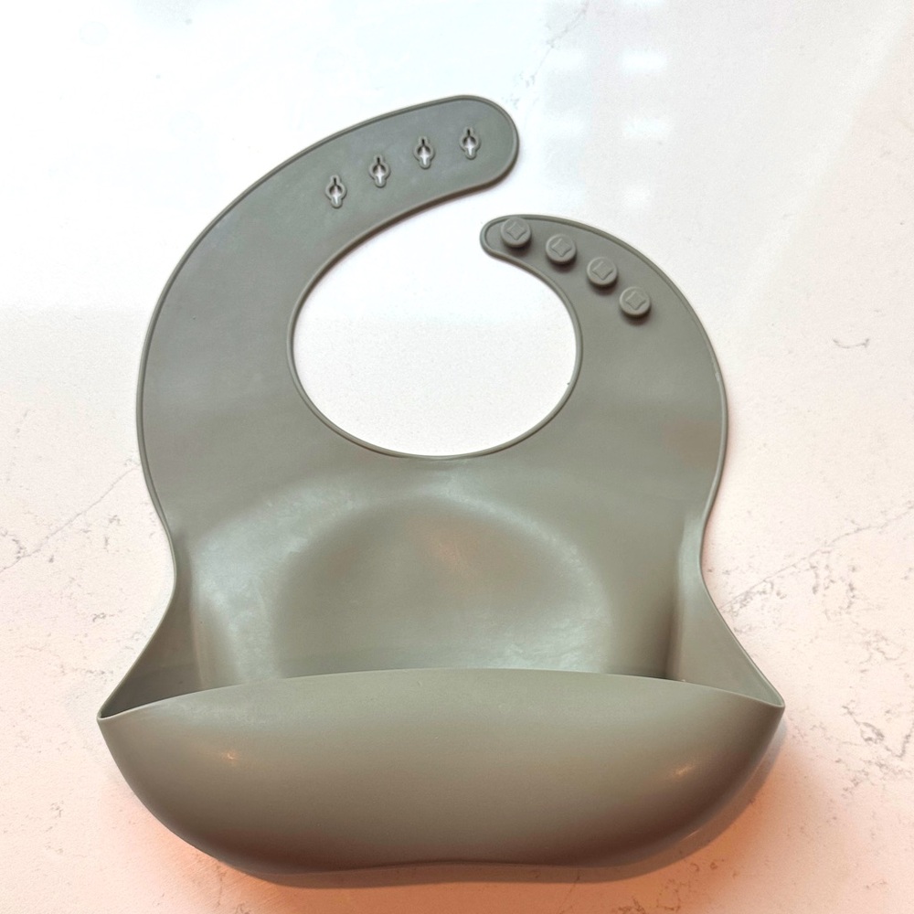 Mushie Silicone Baby Bib in Gray